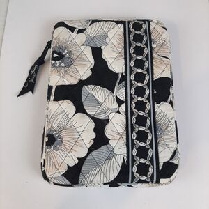 🔥Vera Bradley Camellia Tablet or e-reader Sleeve Black White Gray Cream